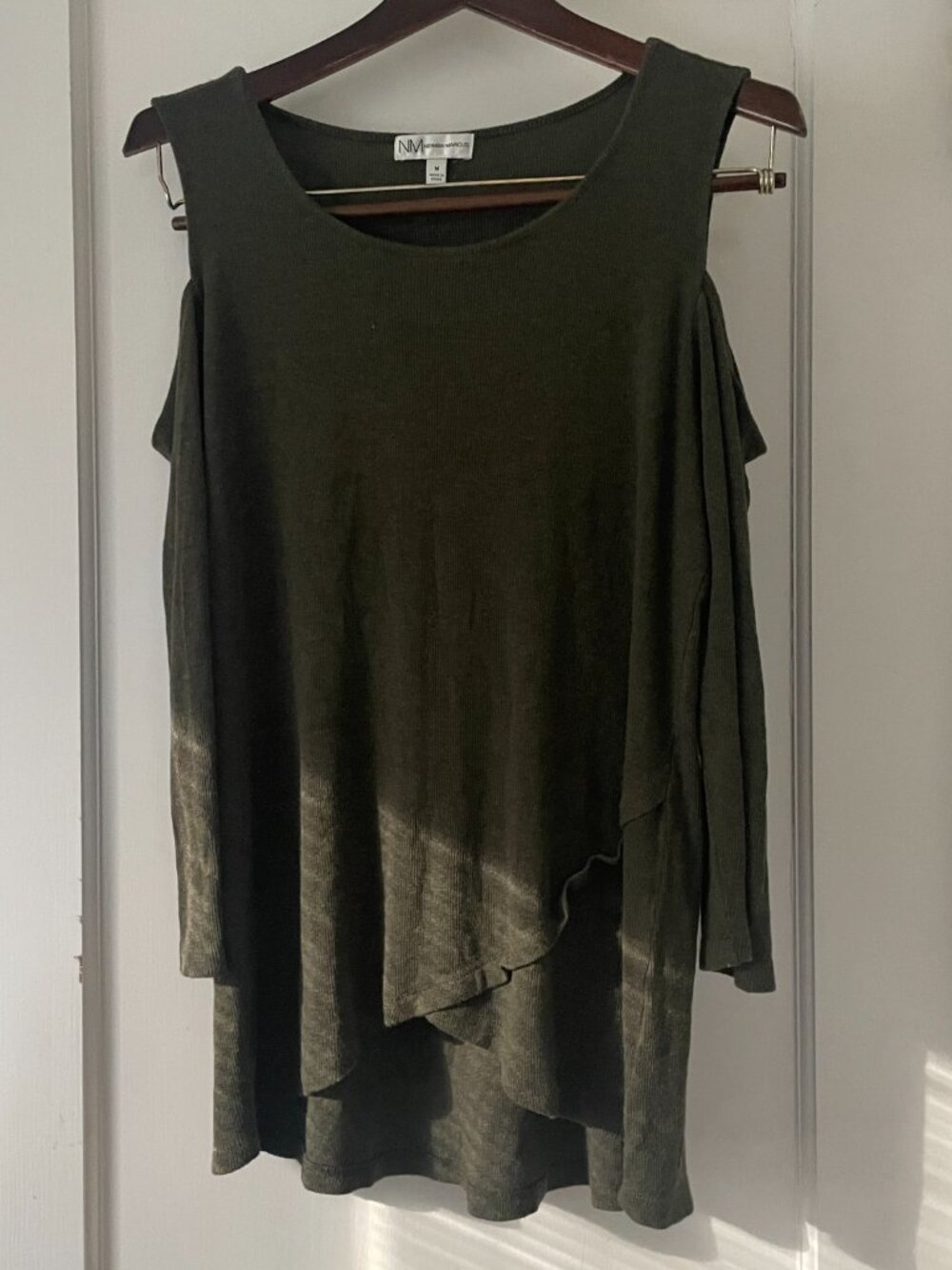 NEIMAN MARCUS Olive Green Cut-Out Sleeve Sweater Size M - Picture 8 of 8